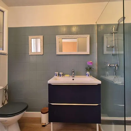 빌라 Jolie Villa, Climatisation, Wifi, Jardin, Proche *